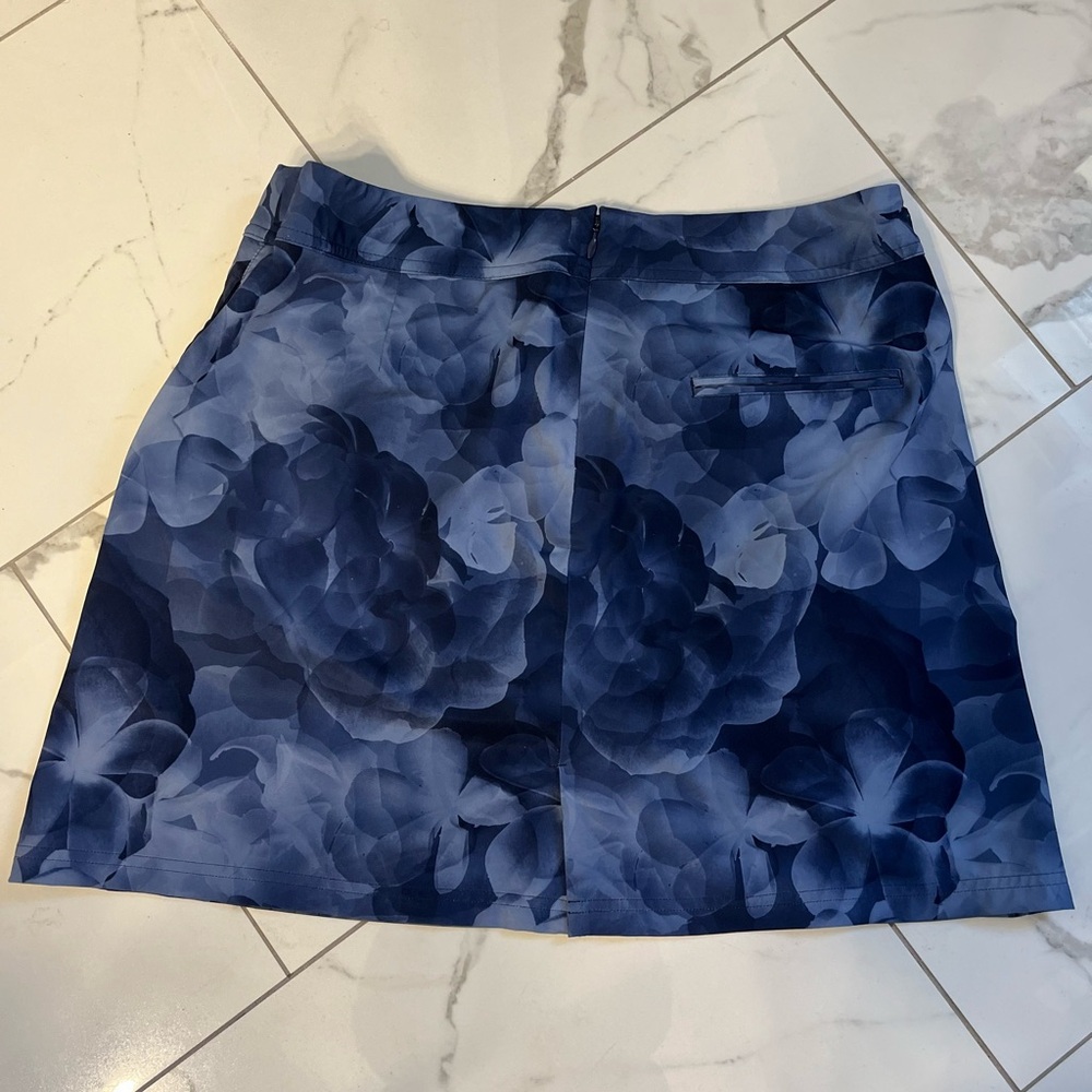 Puma women’s athletic skort. Size 12. Removable liner.